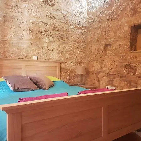 아파트 The Stone House Pyrgos