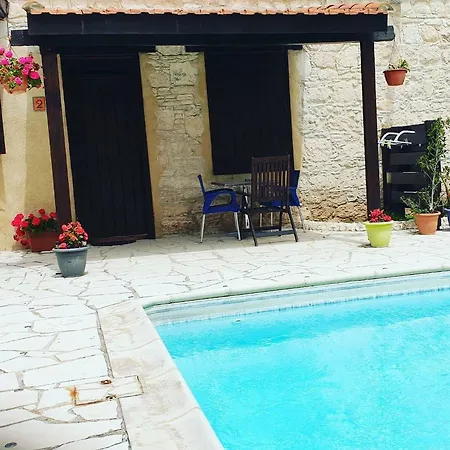 The Stone House 아파트 Pyrgos